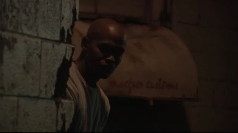 Bị bắt trong cuộc chiến - Caught in the Crossfire